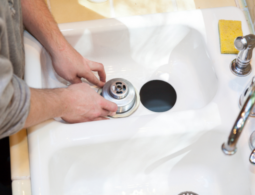 When and How You Should Replace a Bathtub Overflow Cover Plate